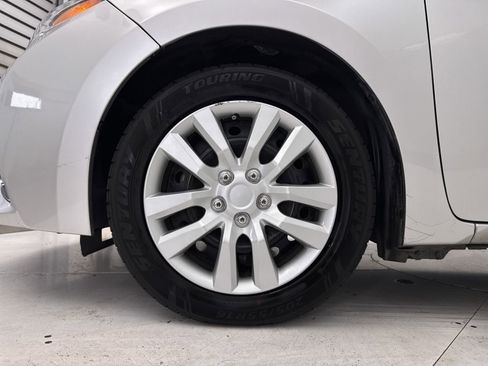 Used 2015 Toyota Corolla LE image 11