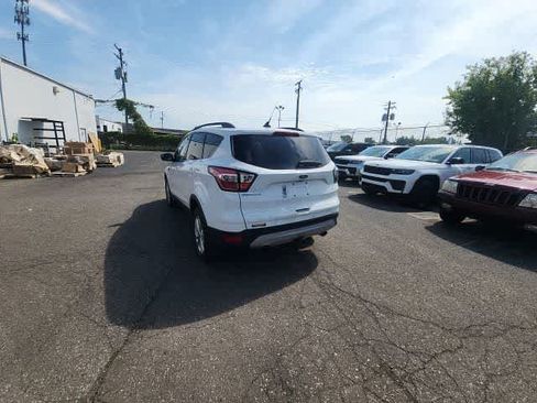 Used 2018 Ford Escape SE w/ SE Sync 3 Package AWD/4WD image 16