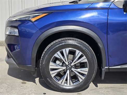 Used 2022 Nissan Rogue SV image 11