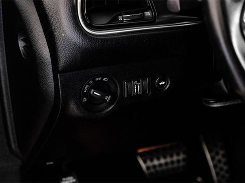 Used 2017 Dodge Challenger R/T image 23