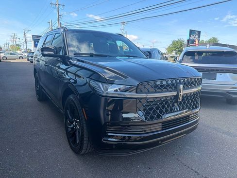 New 2027 Lincoln Navigator Reserve w/ Jet Appearance Package AWD/4WD image 4