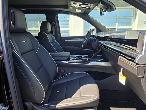 New 2026 Cadillac Escalade Luxury w/ Touring Package AWD/4WD image 10