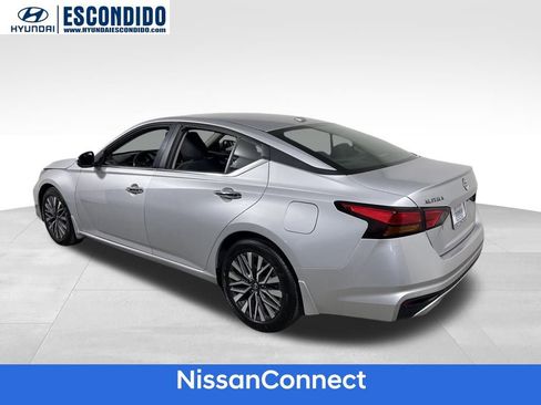 Used 2024 Nissan Altima 2.5 SV w/ SV Premium Package image 3