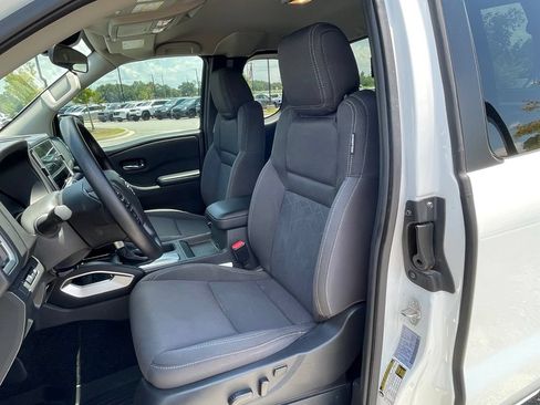 Used 2025 Nissan Frontier SV RWD image 34
