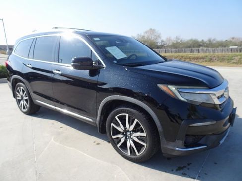 Used 2019 Honda Pilot Touring image 3