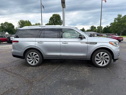 Used 2022 Lincoln Navigator Reserve AWD/4WD image 10