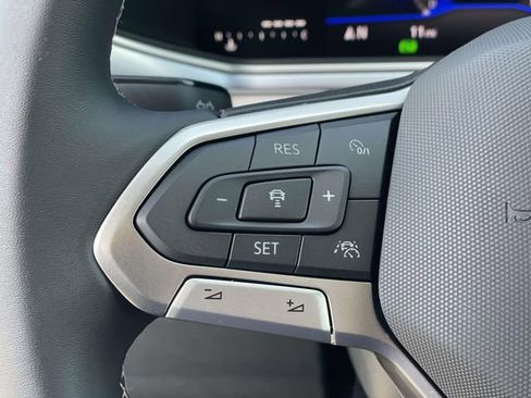 New 2026 Volkswagen Taos SE image 8