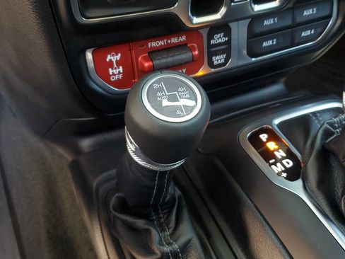 Used 2024 Jeep Wrangler Unlimited Rubicon AWD/4WD image 31