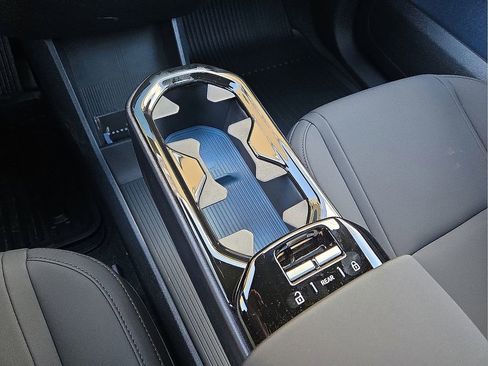 New 2026 Volvo EX30 Cross Country Ultra w/ Protection Package Premier image 29