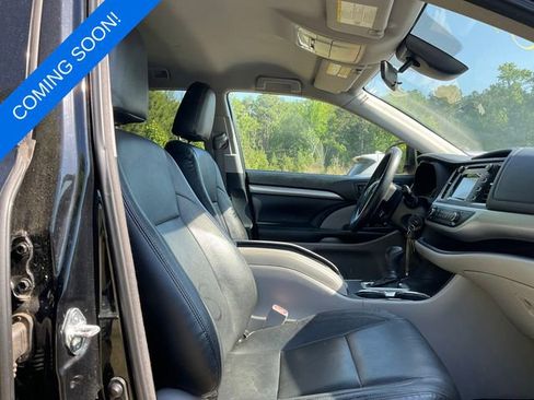 Used 2017 Toyota Highlander LE FWD image 4