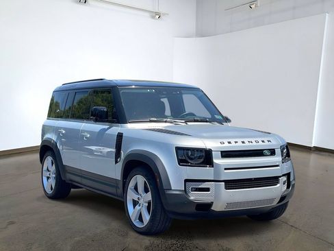 Used 2024 Land Rover Defender 110 SE AWD/4WD image 3