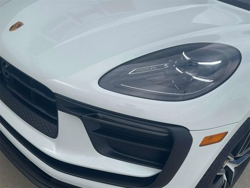 Used 2025 Porsche Macan image 13