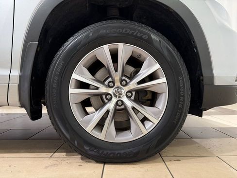 Used 2015 Toyota Highlander XLE image 9