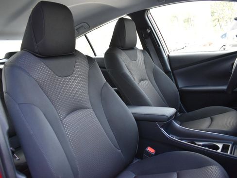 Used 2022 Toyota Prius LE FWD image 33