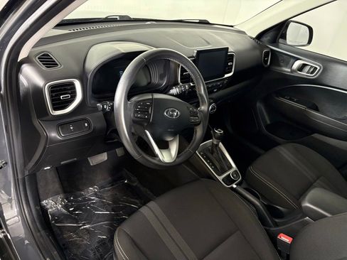 Used 2025 Hyundai Venue SEL FWD image 19