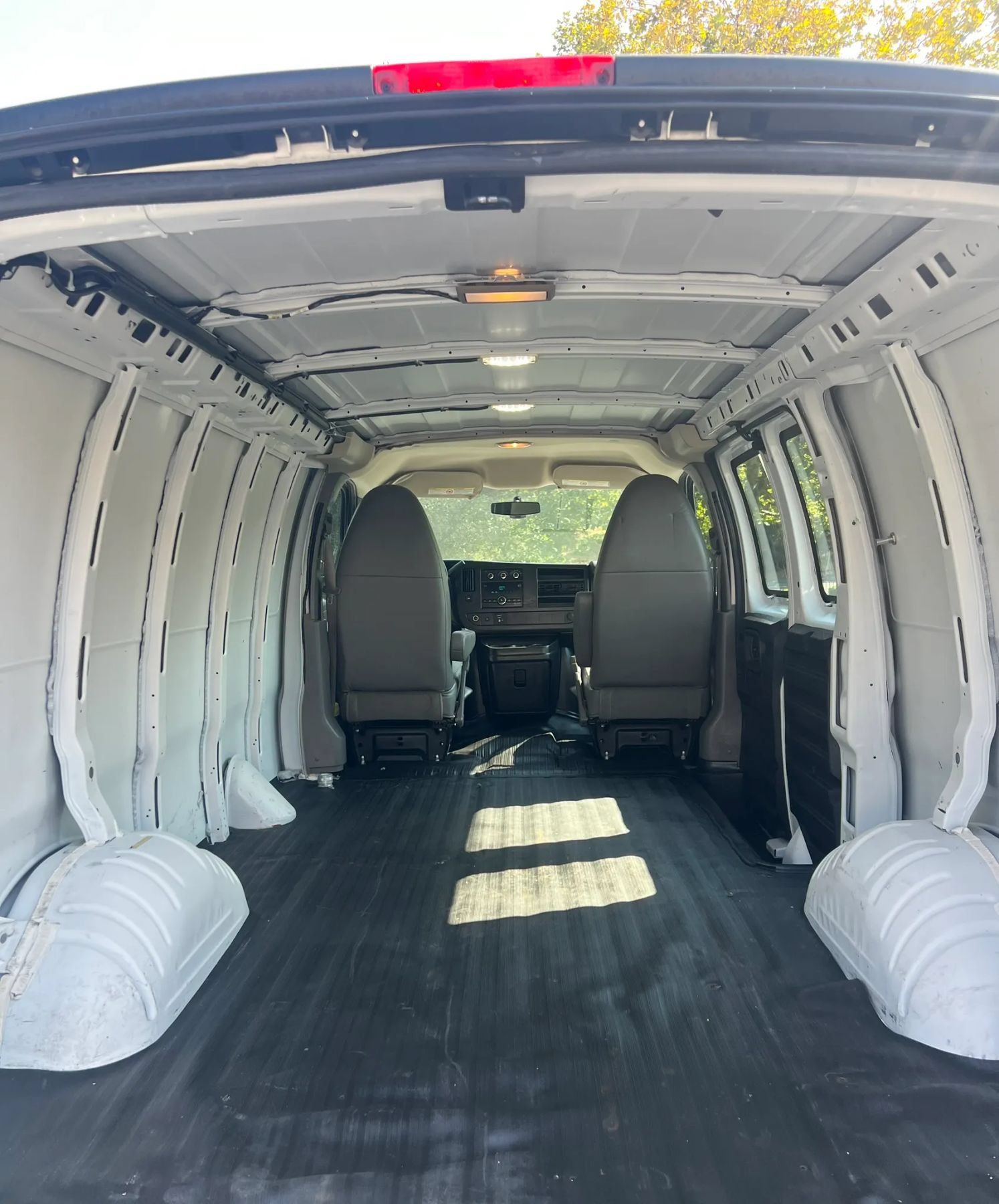 Used 2014 Chevrolet Express 2500 RWD image 11