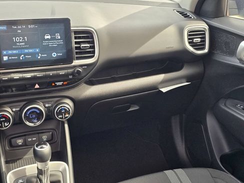 Used 2025 Hyundai Venue SEL FWD image 19