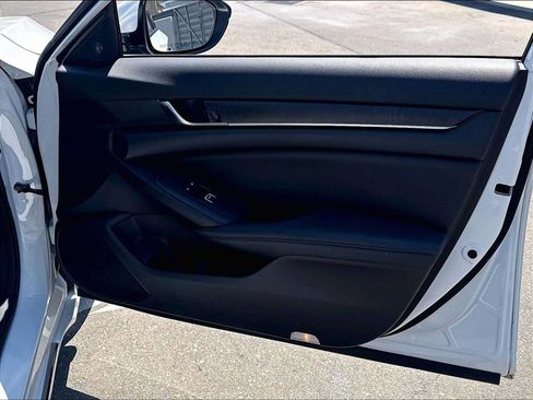 Used 2020 Honda Accord Touring image 25