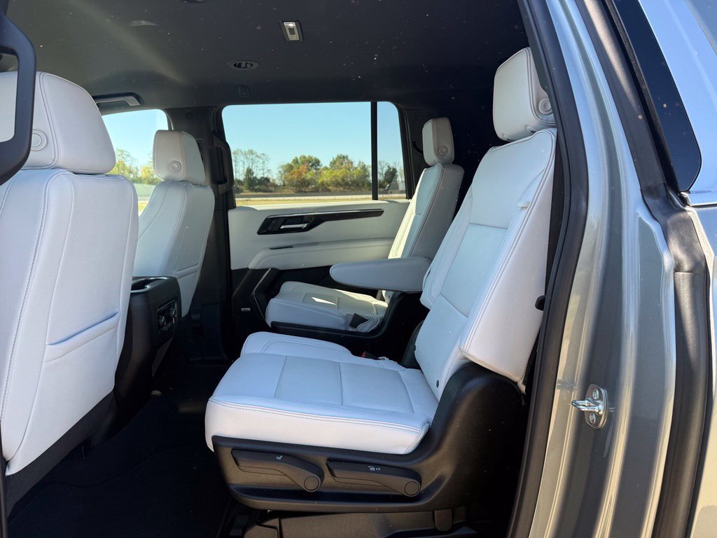 Used 2026 Chevrolet Suburban Premier AWD/4WD image 16