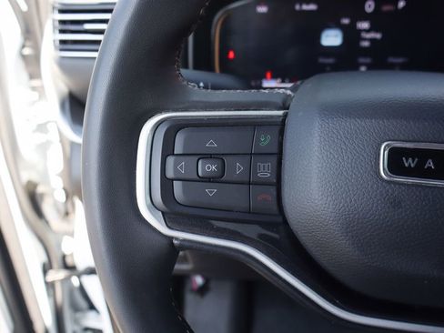 Used 2023 Jeep Wagoneer 4WD w/ Premium Group I image 24