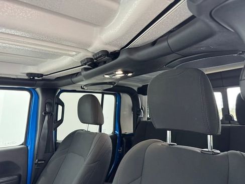 Used 2022 Jeep Gladiator Willys image 5