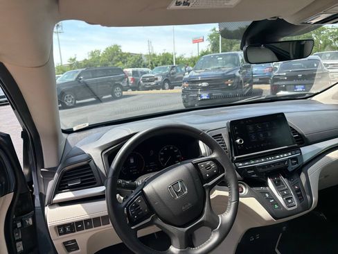 Used 2025 Honda Odyssey EX-L image 13