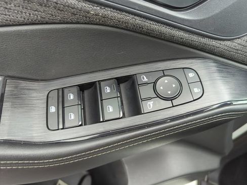 Certified 2021 Nissan Rogue SV FWD image 33