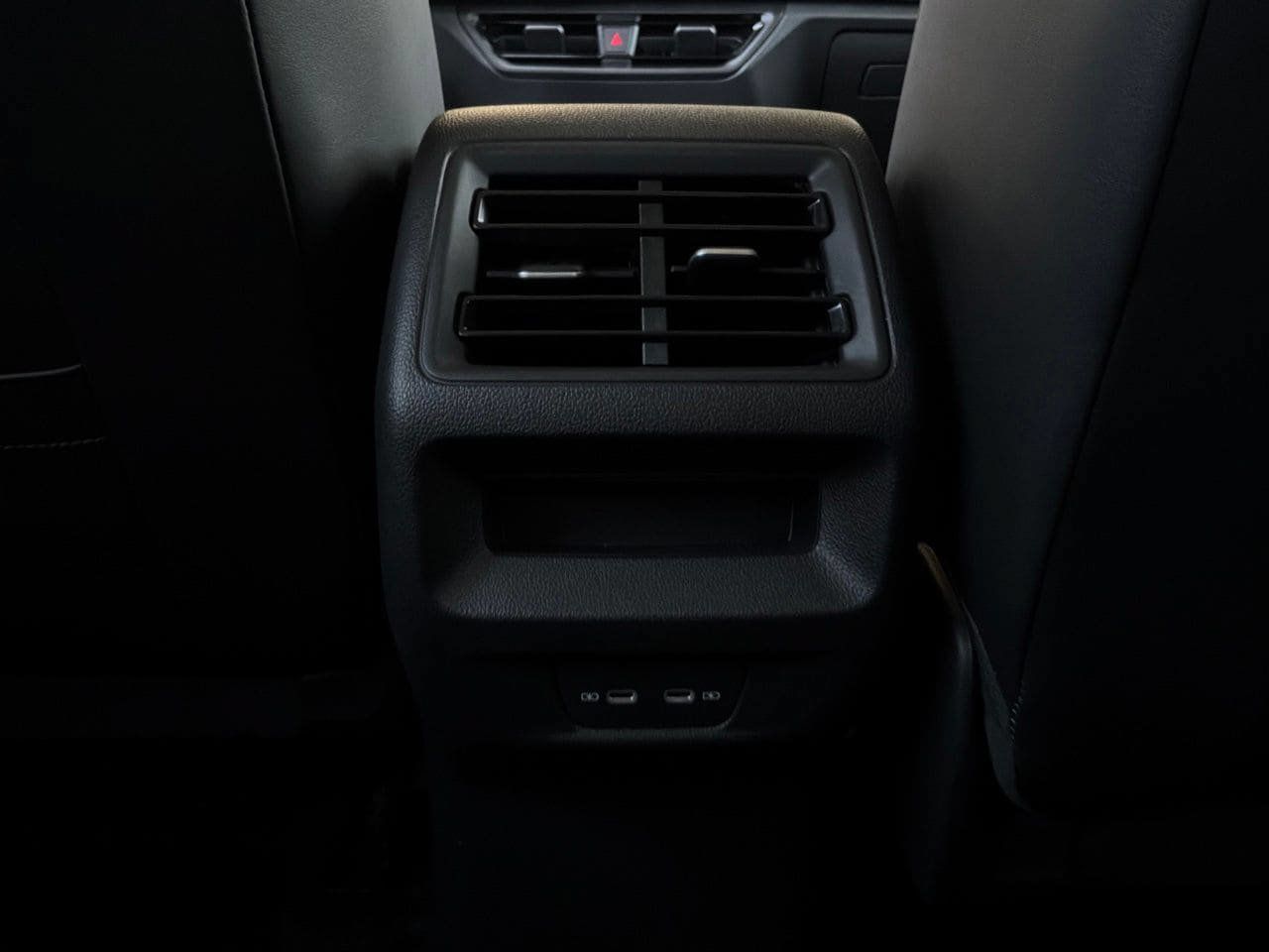 Used 2026 Volkswagen Tiguan SE FWD image 13