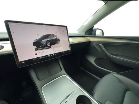 Used 2023 Tesla Model Y Long Range AWD/4WD image 39