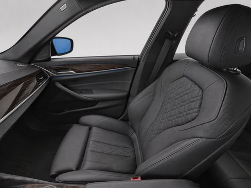 Used 2023 BMW 540i w/ M Sport Package RWD image 16