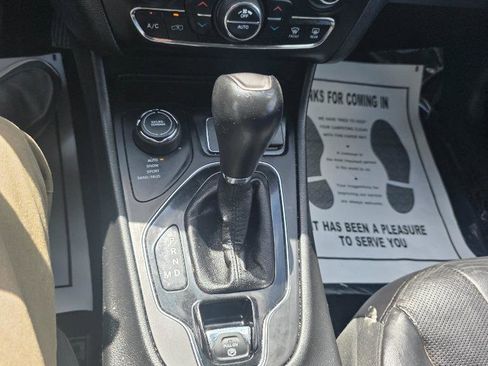 Used 2019 Jeep Cherokee Limited image 19