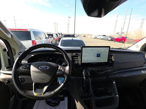Used 2023 Ford Transit 250 Low Roof AWD image 11