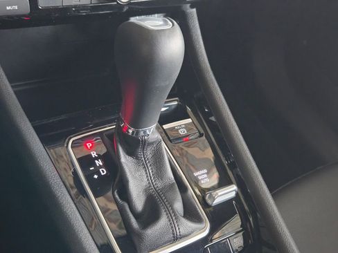 Certified 2024 Jeep Compass Limited image 8