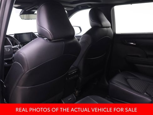 Used 2022 Toyota Highlander XSE FWD image 10