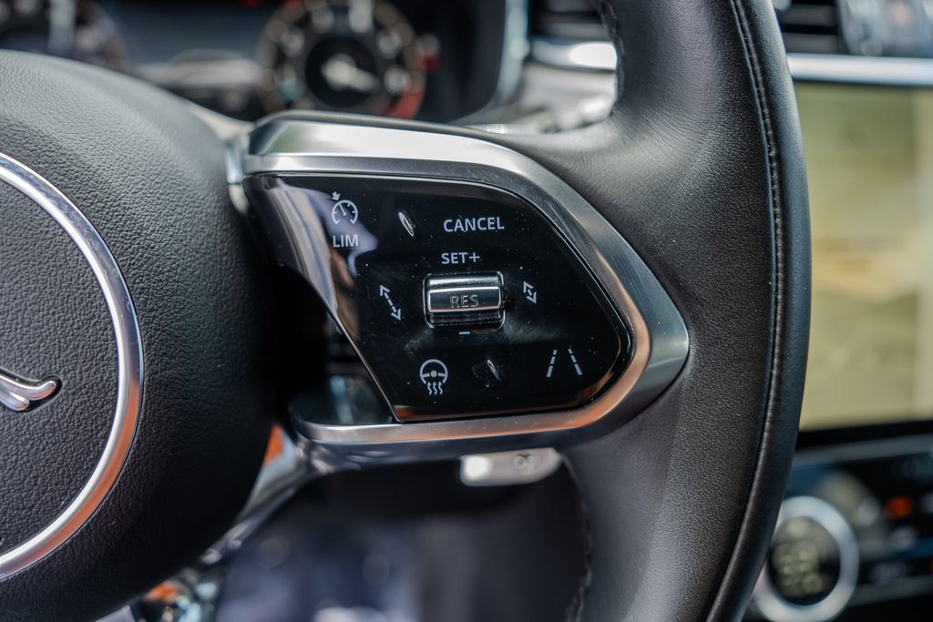 Used 2024 Jaguar F-PACE R-Dynamic S AWD/4WD image 7
