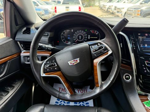 Used 2017 Cadillac Escalade Luxury RWD image 11