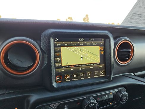 Used 2023 Jeep Gladiator Mojave image 18