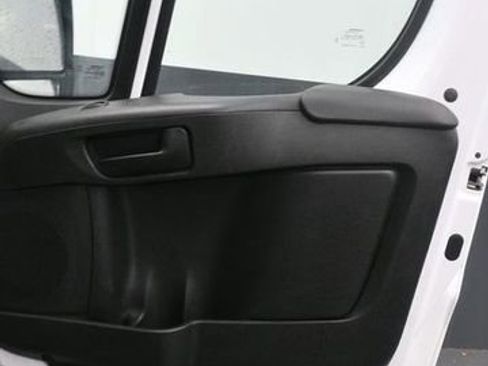 Used 2024 RAM ProMaster 2500 w/ Convenience Group FWD image 9