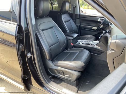 Used 2022 Ford Explorer Limited w/ Equipment Group 301A RWD image 20