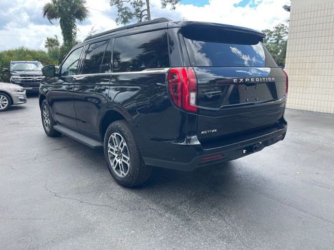 Used 2025 Ford Expedition Active AWD/4WD image 3