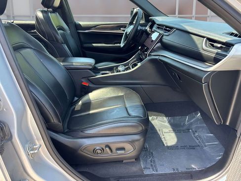 Used 2024 Jeep Grand Cherokee L Limited w/ Luxury Tech Group II image 21