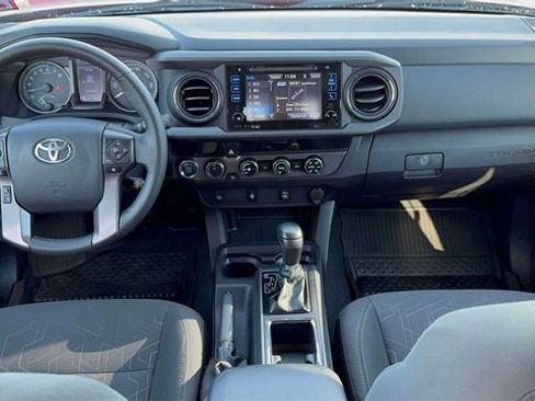 Used 2017 Toyota Tacoma TRD Sport image 12