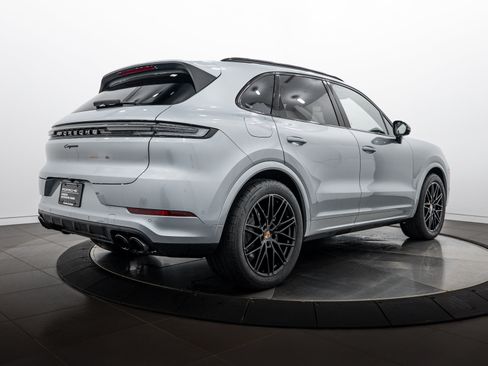 Certified 2026 Porsche Cayenne AWD/4WD image 7