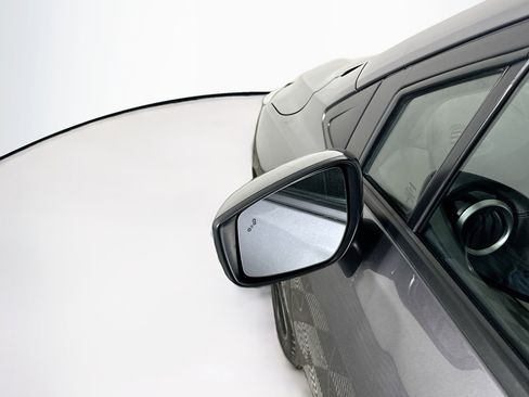 Used 2024 Nissan Versa SR image 16