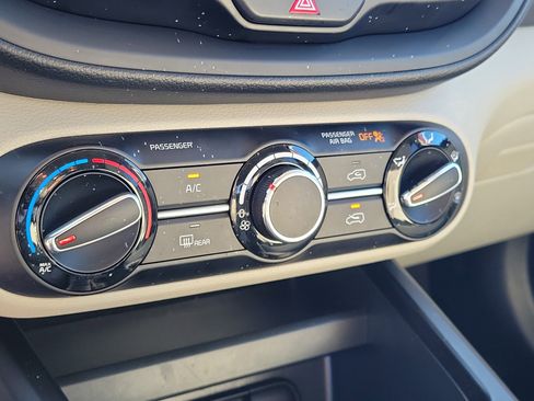 Used 2023 Kia Soul LX image 27