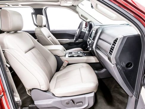 Used 2019 Ford Expedition XLT w/ Equipment Group 202A RWD image 30