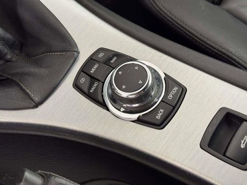 Used 2010 BMW 335i Convertible image 29