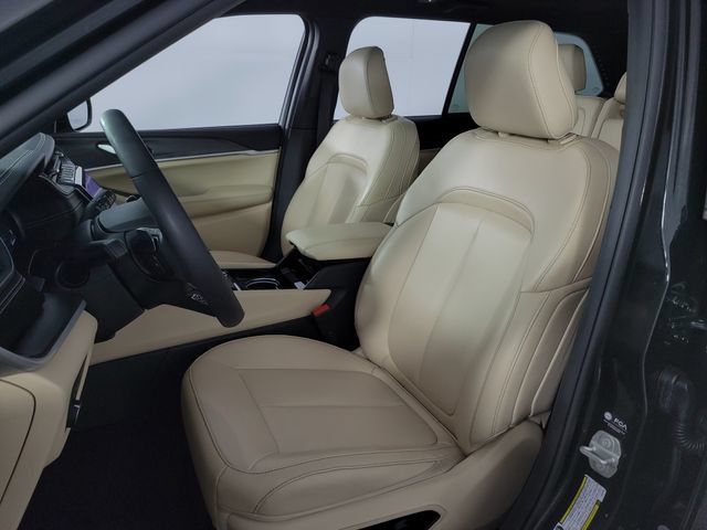 Used 2023 Jeep Grand Cherokee Limited AWD/4WD image 14