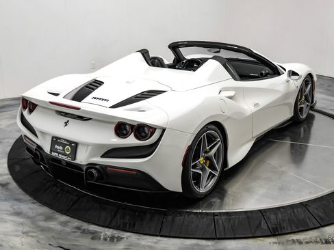 Used 2022 Ferrari F8 Tributo RWD image 24
