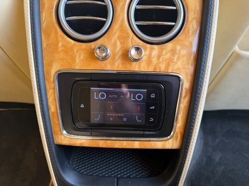Used 2014 Bentley Flying Spur W12 AWD/4WD image 21
